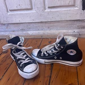 black high top converse all star shoes